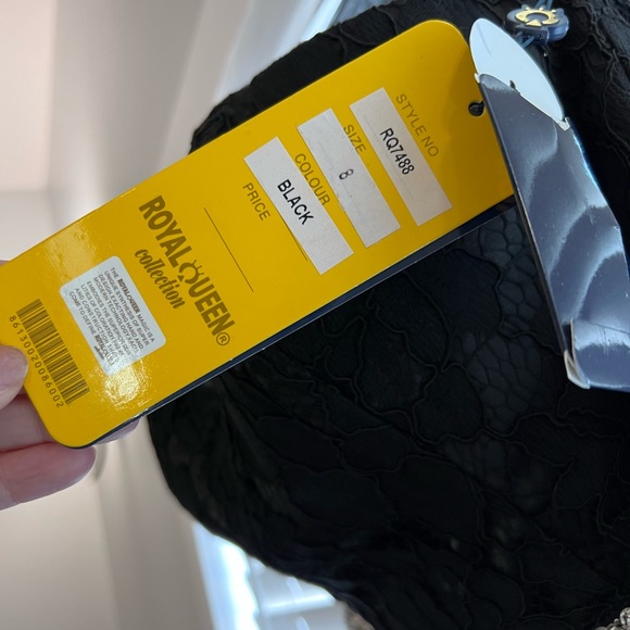 Black gown sz 8 - Picture 7 of 7